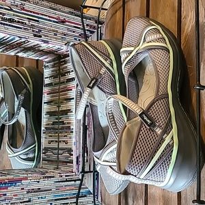 Jambu Comfort Fit Walking Shoe